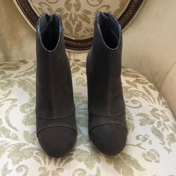 ❌CLEARANCE❌ CHELSEA CREW Suede Booties - Picture 5 of 8